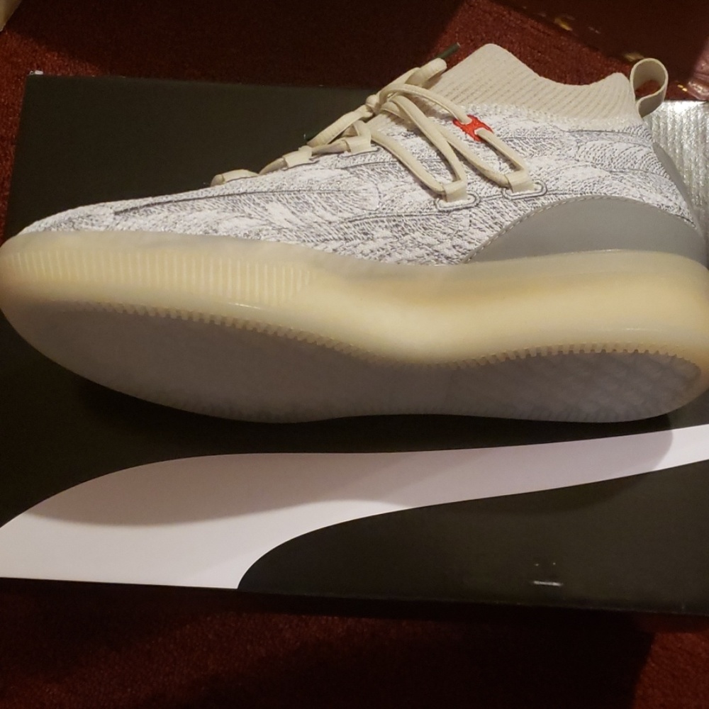 Sneakers - Picture 4 of 8